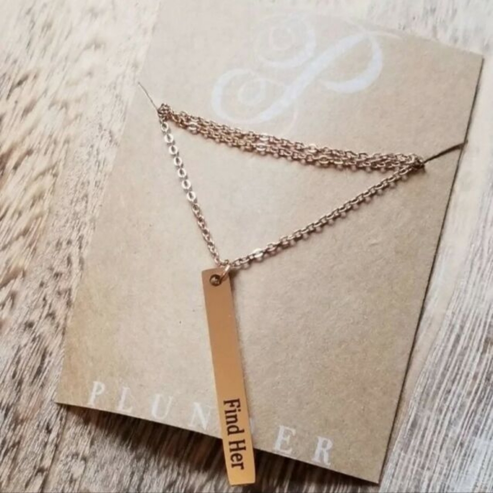 NEW Plunder find her necklace